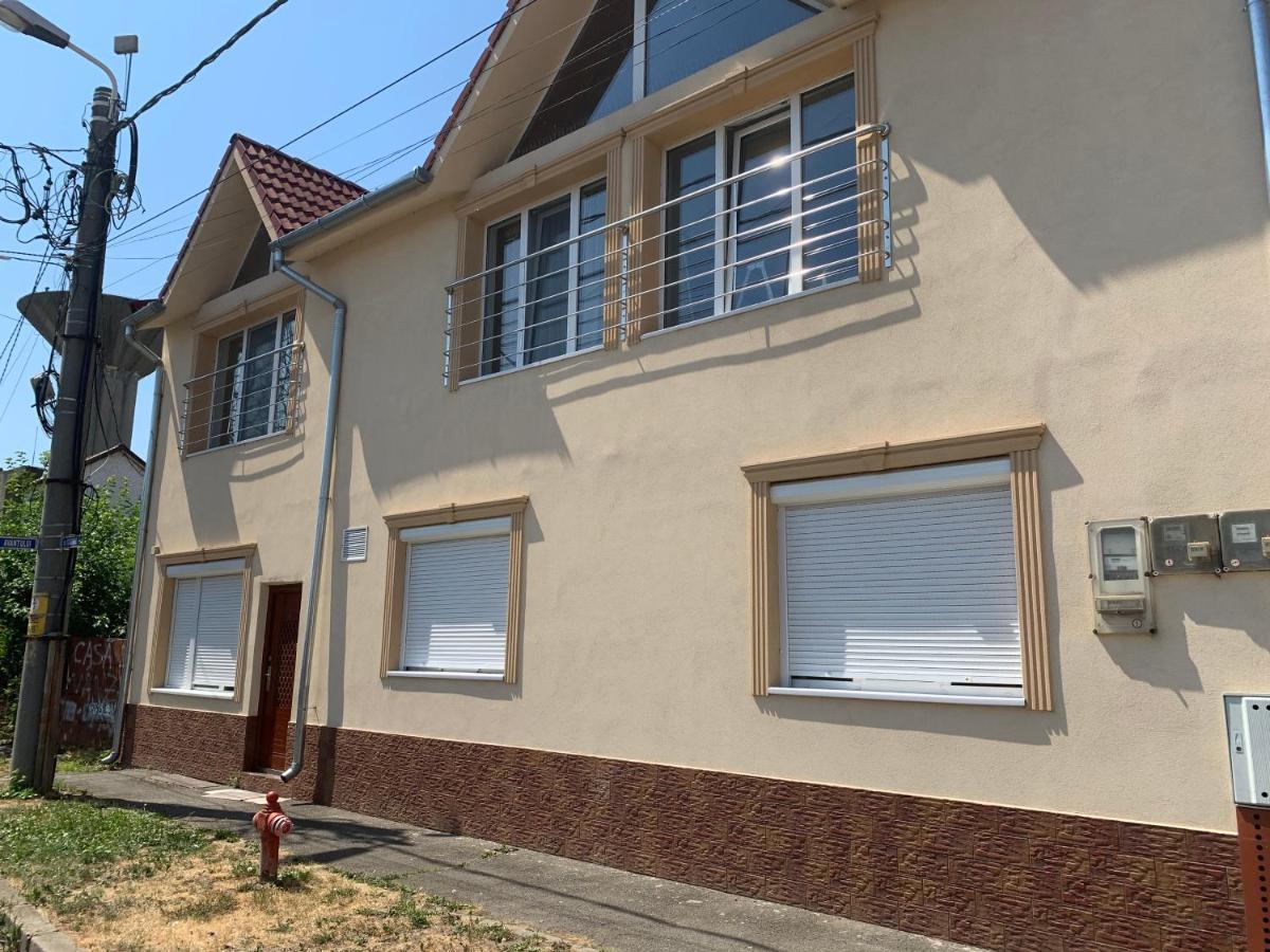 Paulaapartment&Rooms Oradea Buitenkant foto